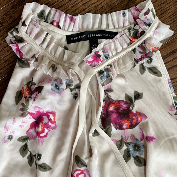 WHBM Tiered Sleeveless Top in Berry Floral Print X Small - Picture 2 of 6